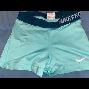 Nike Pro - Mint - Medium